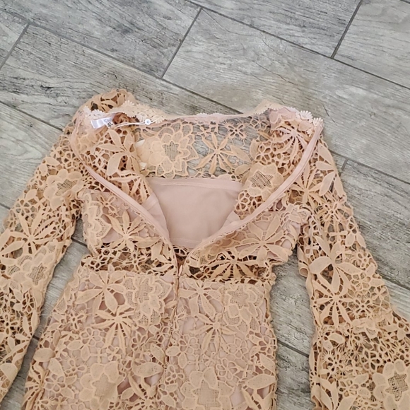 Floral lace bell sleeve dress sz 2 - Picture 9 of 10